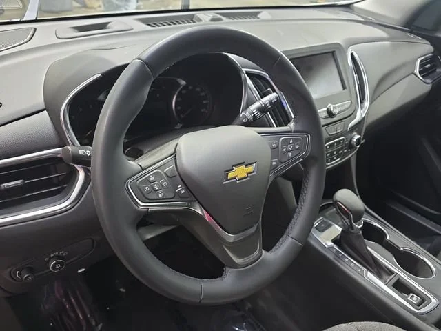 Used 2024 Summit White Chevrolet LT image 18