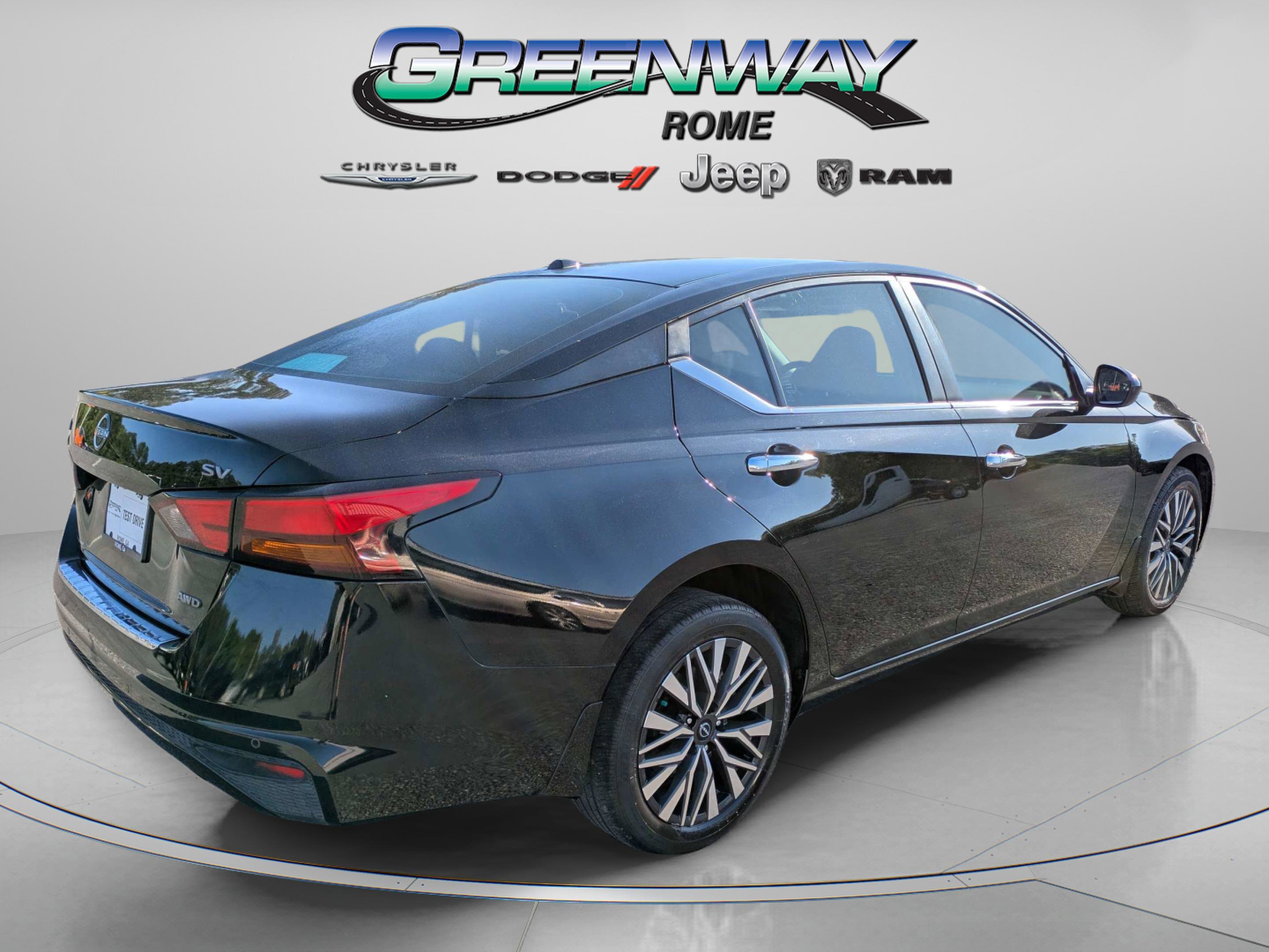 Used 2023 Super Black Nissan 2.5 SV image 7
