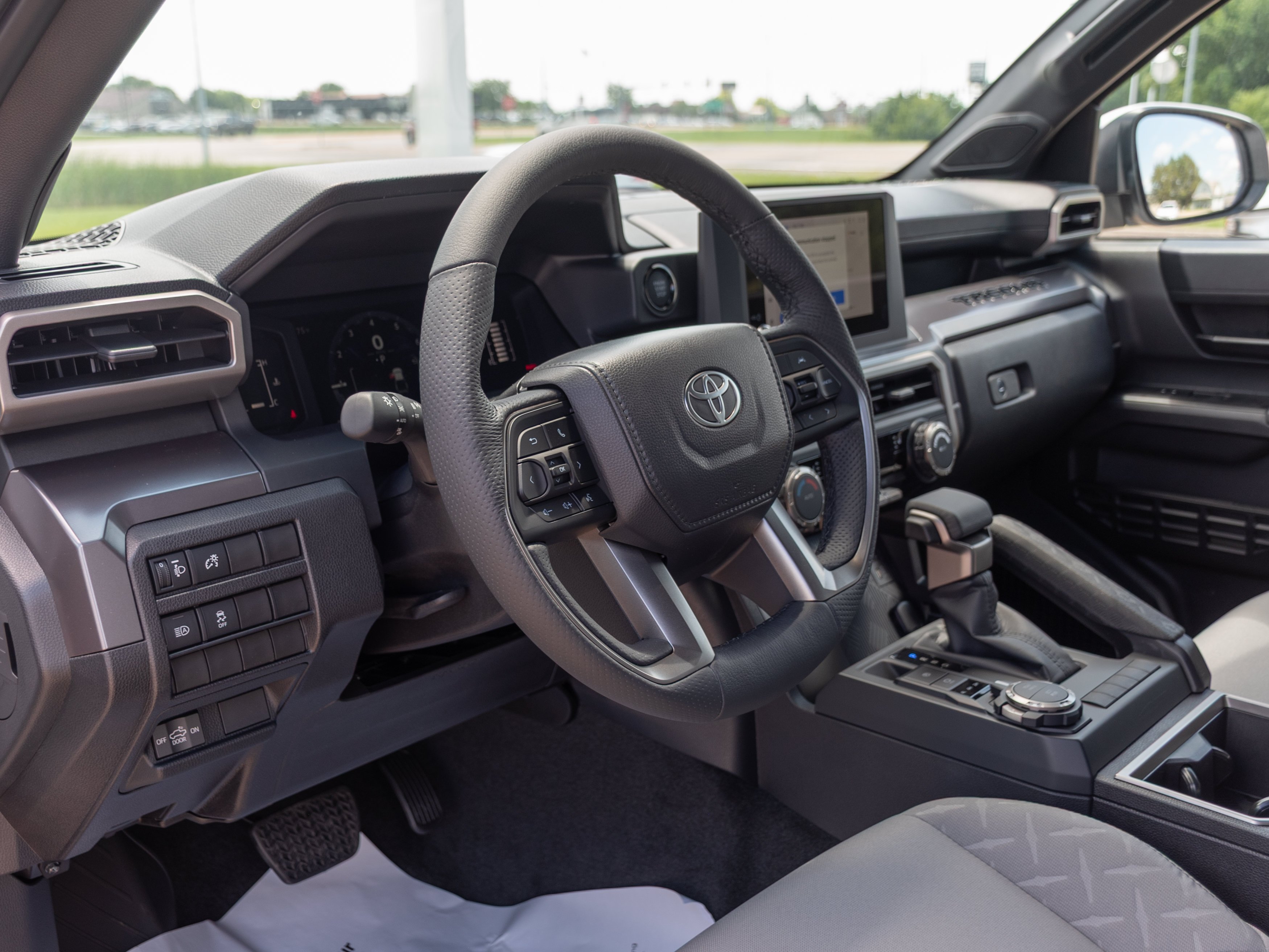 2026 Toyota Tacoma SR5 - Photo 10