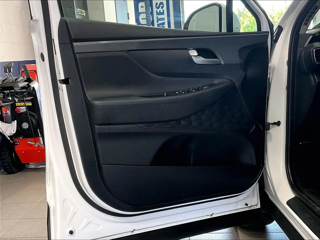 Used 2023 White Hyundai SEL image 9