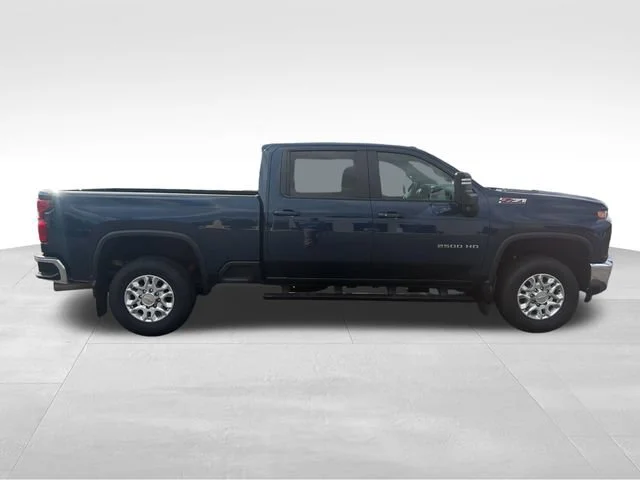 Used 2023 Northsky Blue Metallic Chevrolet LT image 7