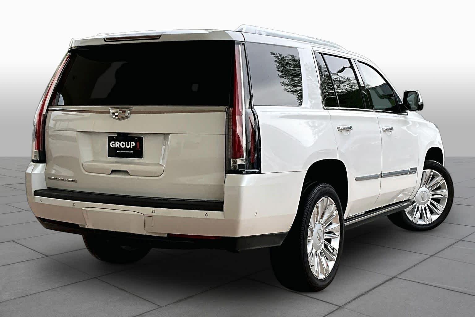 Used 2020 Crystal White Tricoat Cadillac Platinum image 11