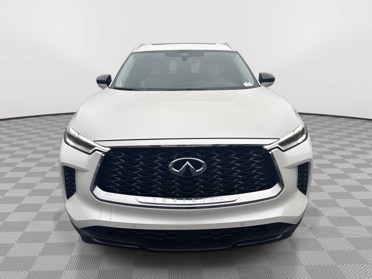 Used 2023 Majestic White INFINITI LUXE image 3