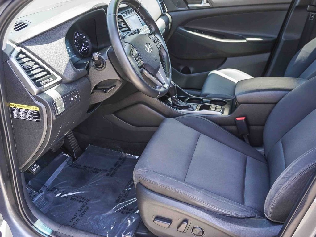 Used 2017 Gray Hyundai Value image 17