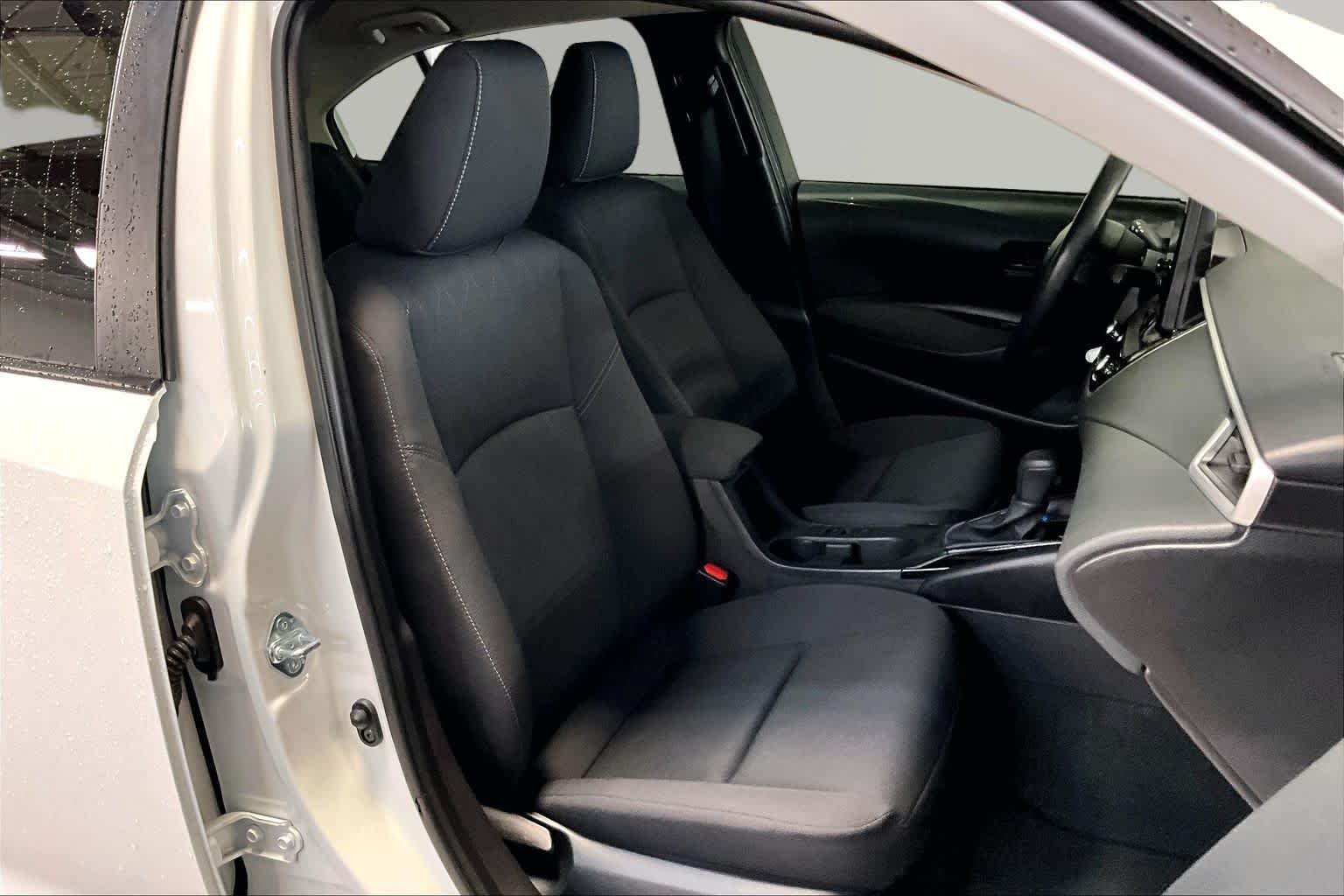 Used 2025 Ice Cap Toyota LE image 9