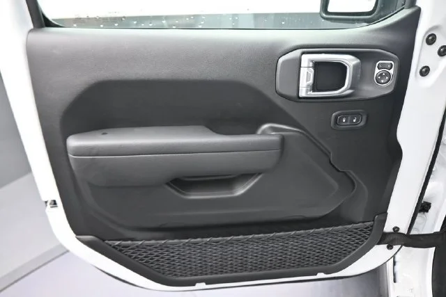 New 2026 Bright White Clearcoat Jeep  image 24