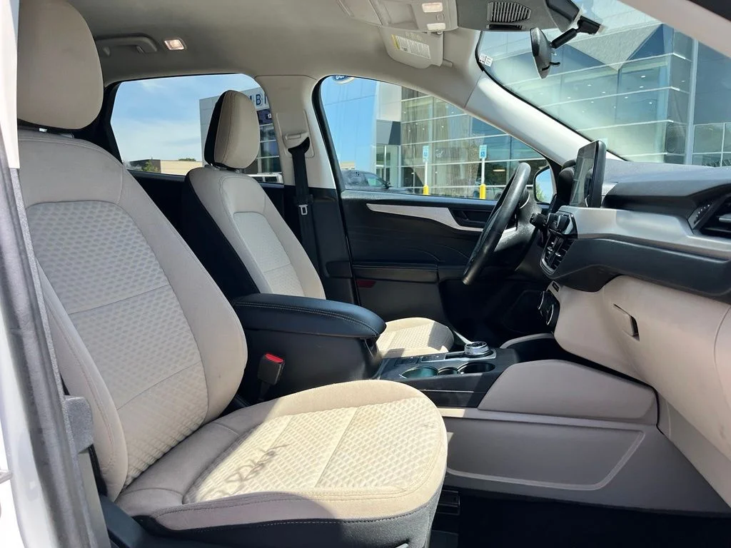 Used 2022 White Ford SE image 7