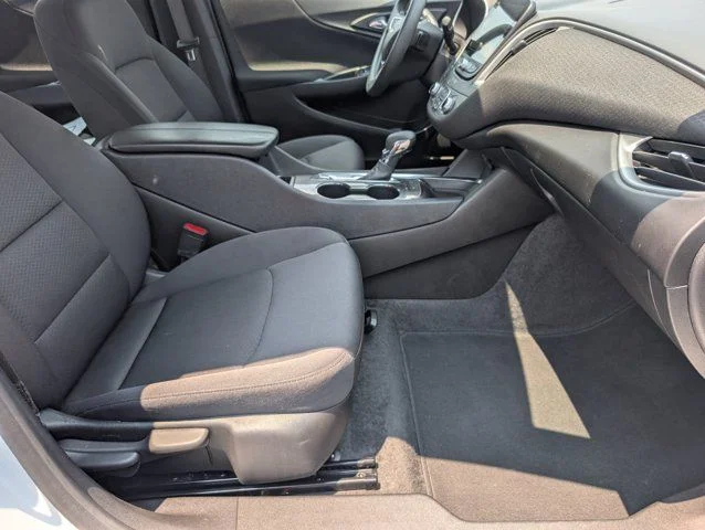 Used 2025 Summit White Chevrolet LT image 26