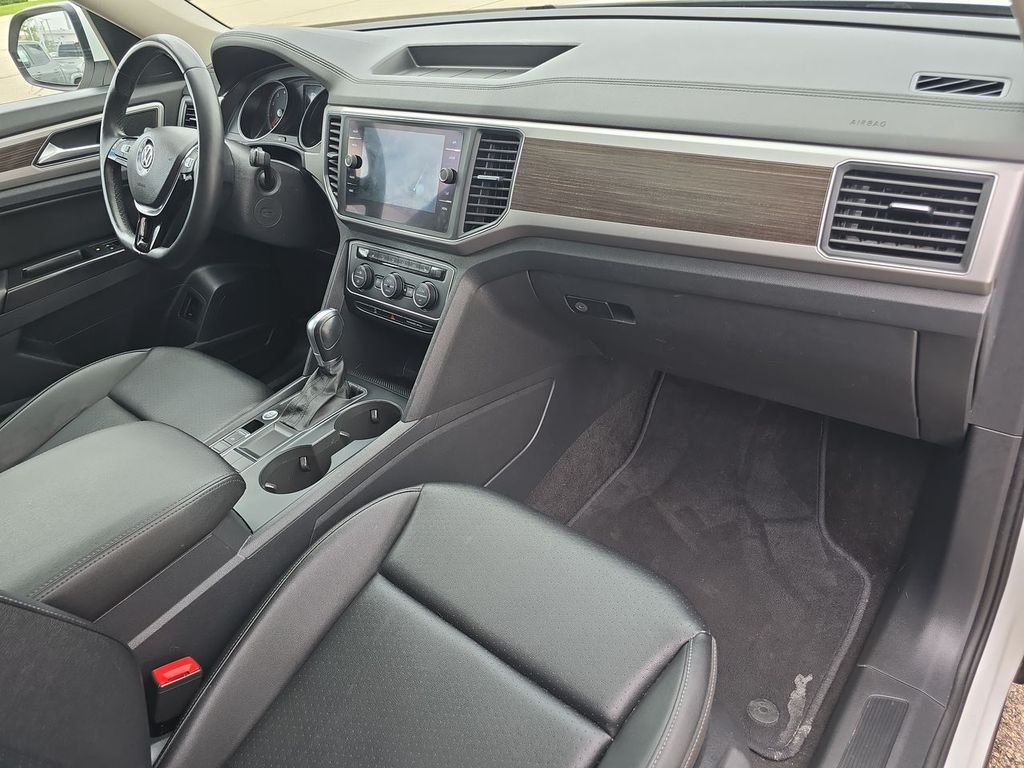Used 2019 White Volkswagen 3.6L V6 SE image 30