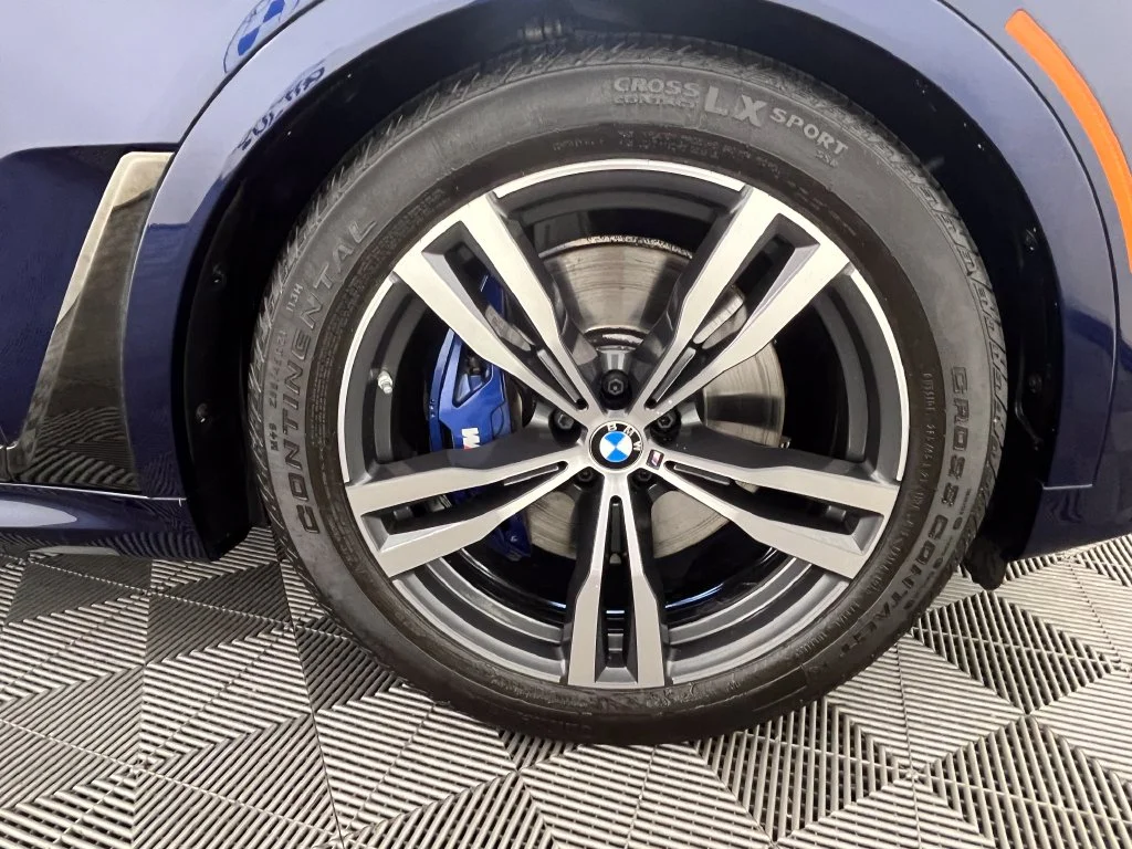 Used 2021 Blue BMW xDrive40i image 17