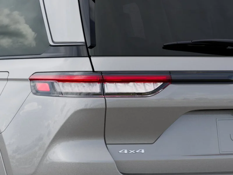 New 2026 Silver Zynith Exterior Paint Jeep Limited Reserve image 35