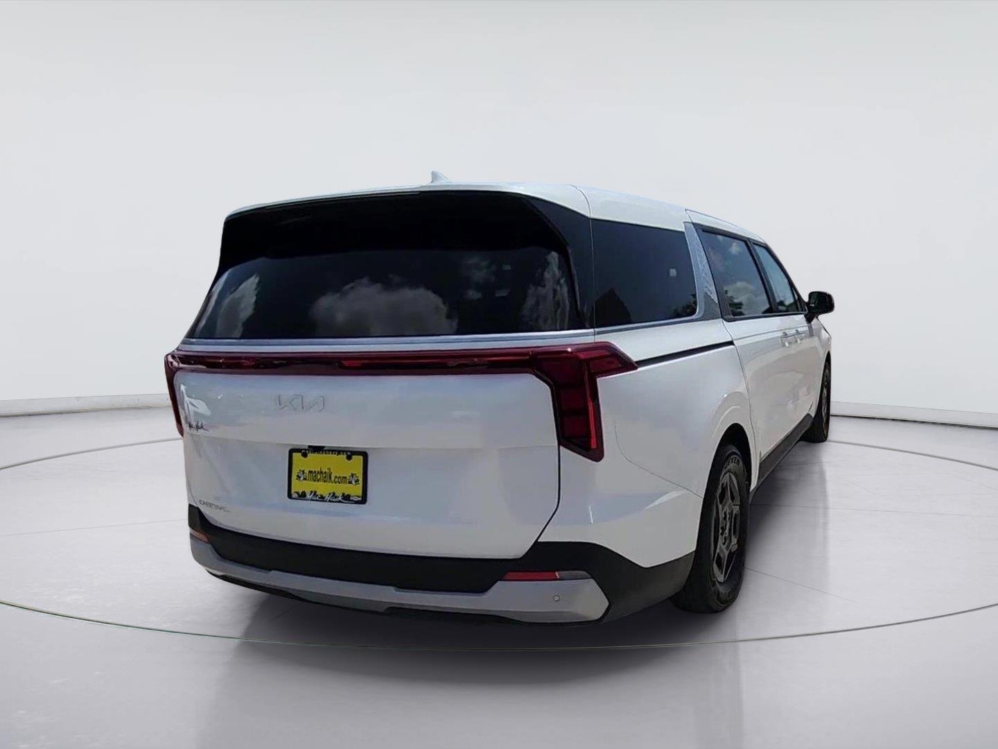 2025 Kia Carnival MPV photo 8 of 33