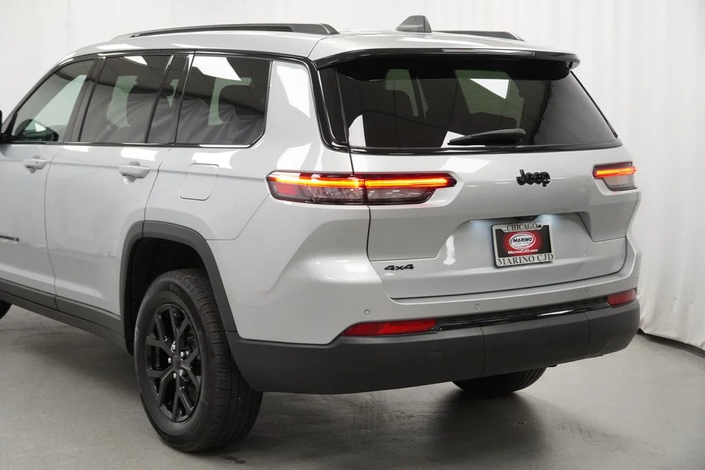 Used 2024 Silver Jeep Altitude X image 12