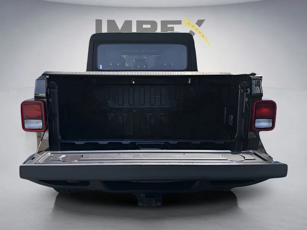 Used 2020  Jeep Sport image 27