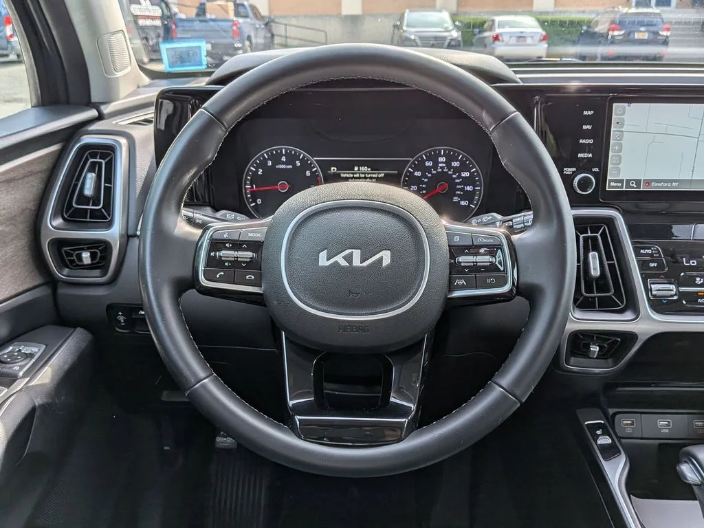 Used 2022 Green Kia S image 14