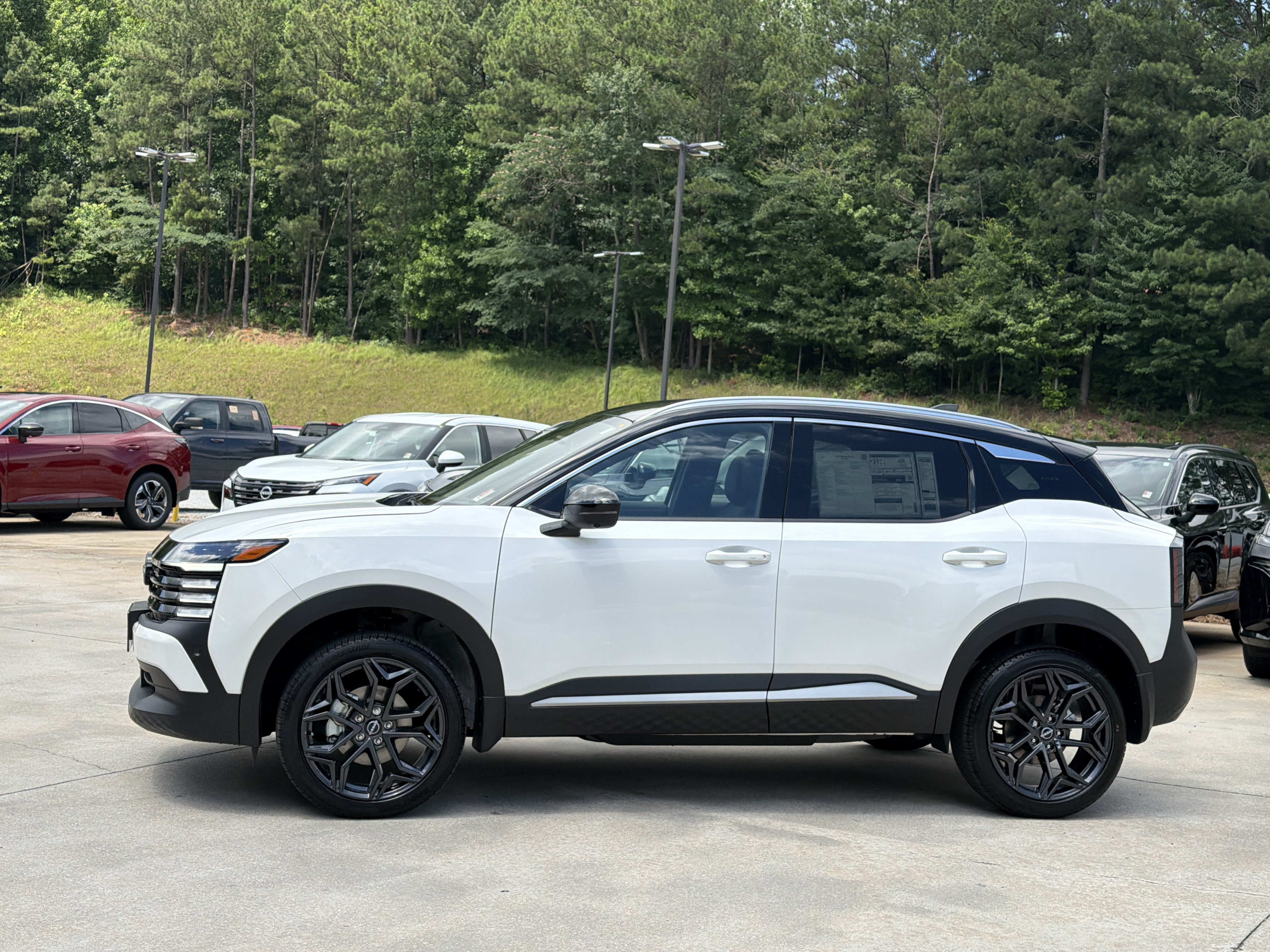 New 2026 Aspen White Tricoat/Super Black Nissan SR image 5