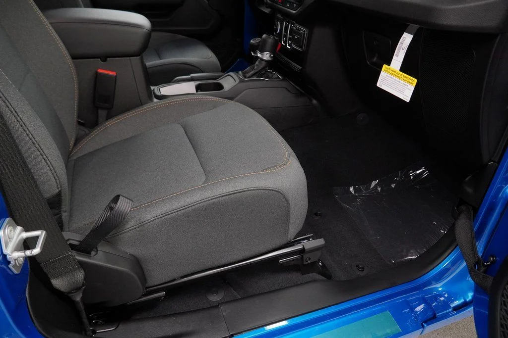 New 2026 Hydro Blue Pearl-Coat Exterior Paint Jeep Sport S image 33
