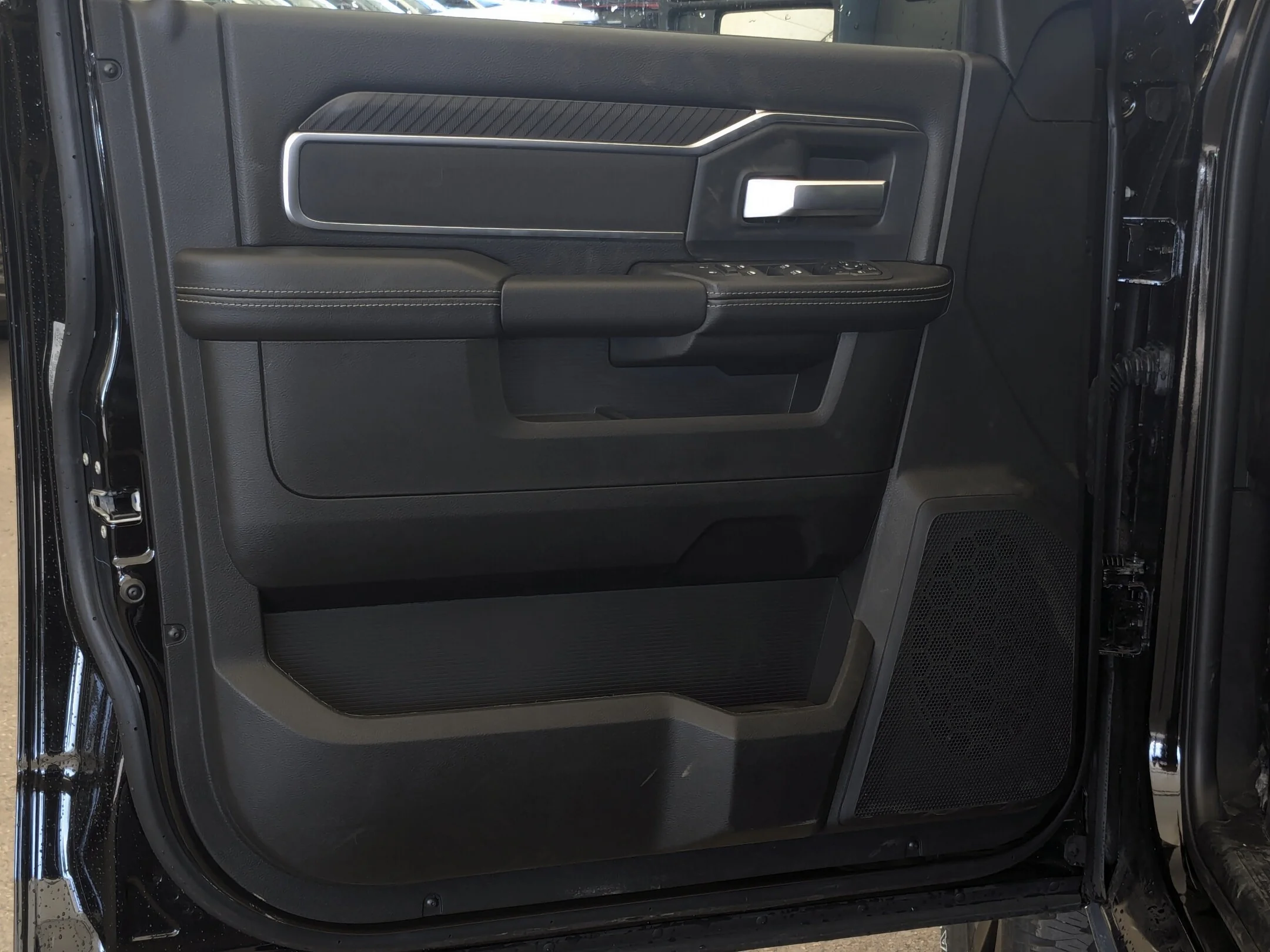 New 2026 Black RAM Rebel - - Level 1 Grp - 5th Wheel/Gooseneck Prep - Ventilated Leather Seats - Alpine Audio & More! image 12