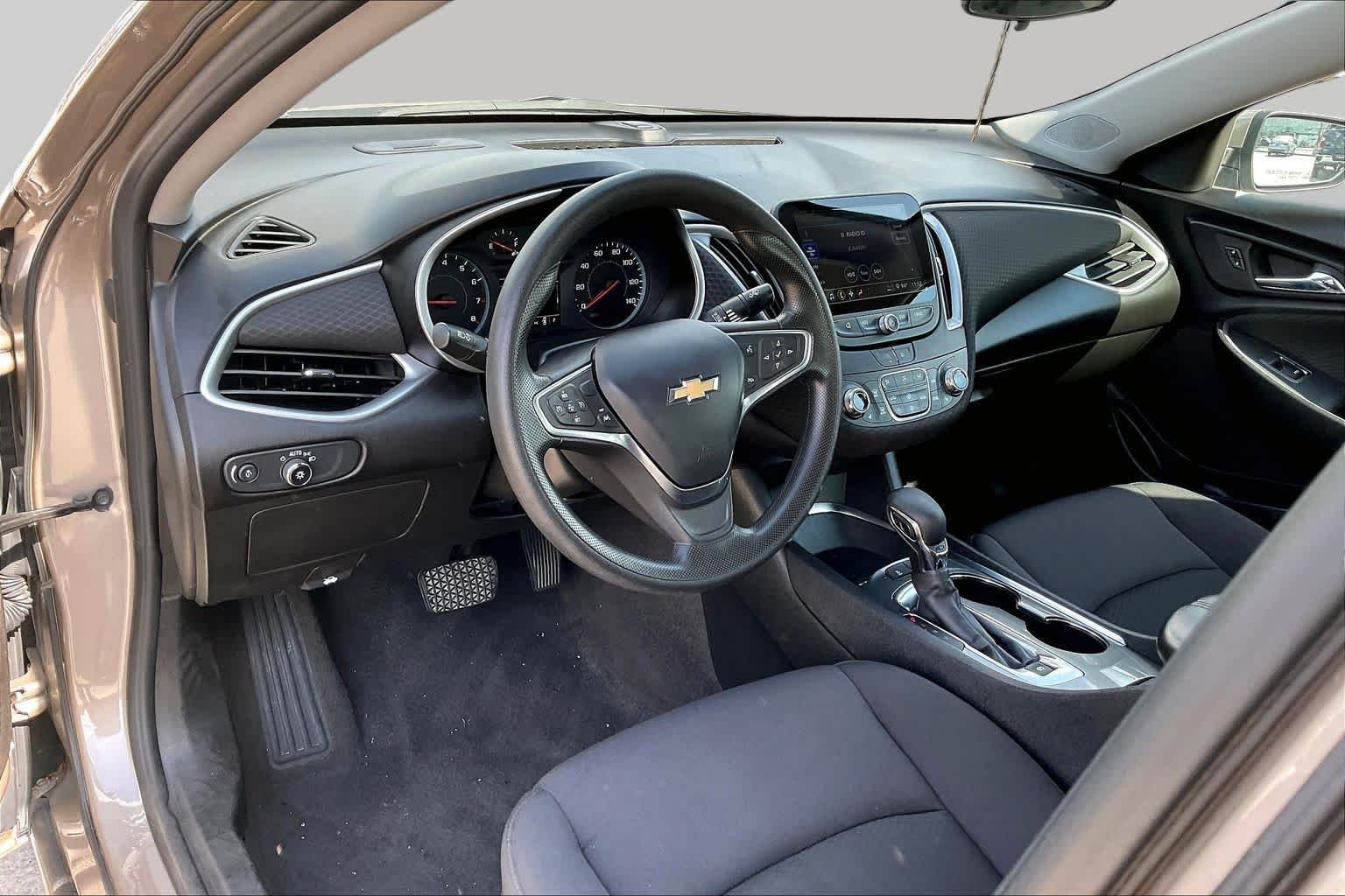 Used 2023 Mineral Gray Metallic Chevrolet LT image 17