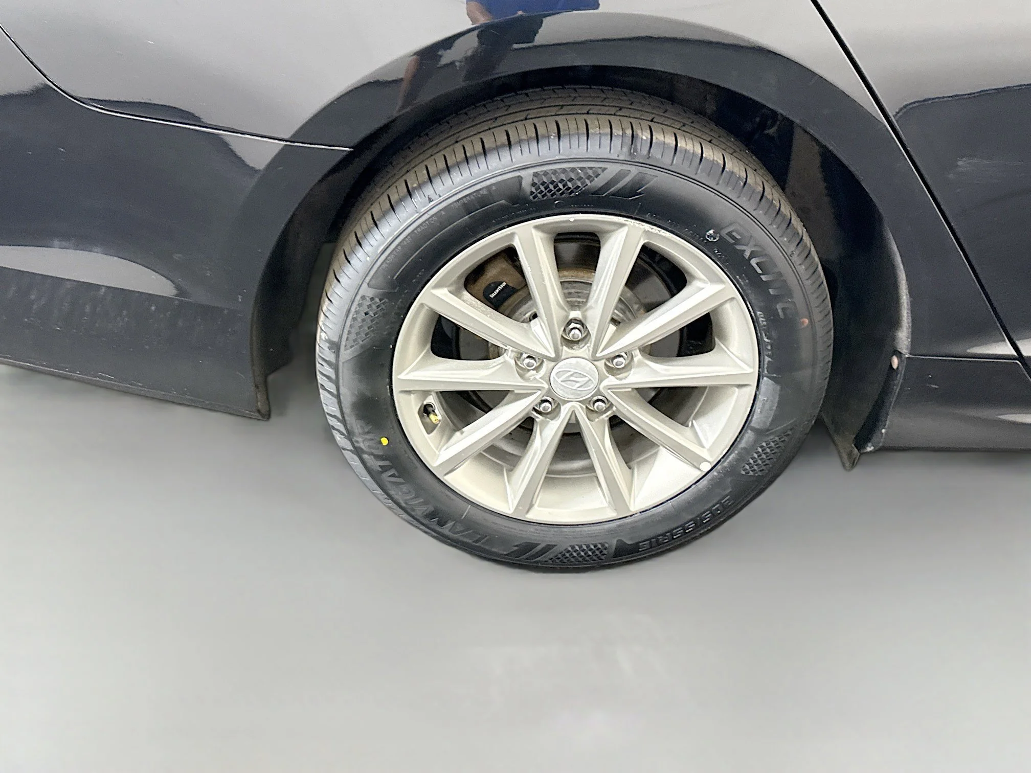 Used 2018 Phantom Black Hyundai SE image 28