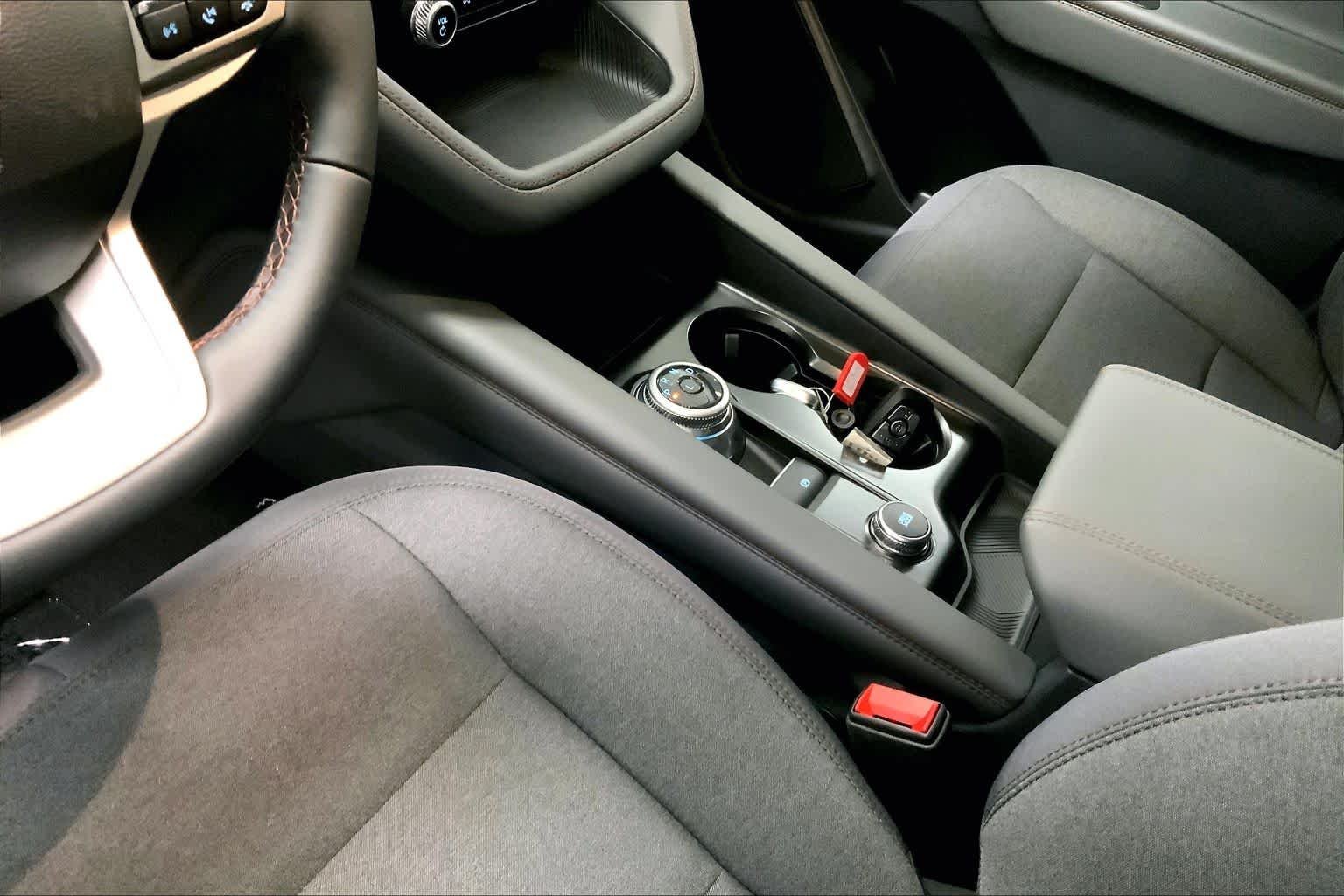 New 2026 Star White Metallic Tri-Coat Ford Active image 6