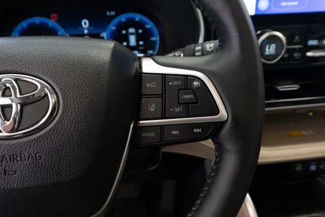 Used 2024  Toyota Platinum image 20