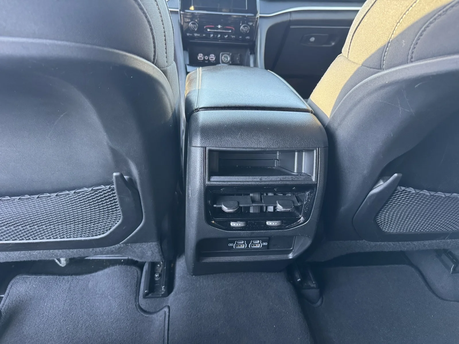 Used 2024  Jeep Laredo image 26