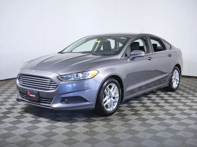 Used 2013 Gray Ford SE image 3