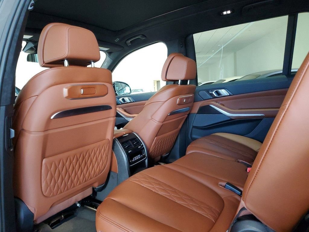 2025 BMW X7 ALPINA XB7 - Photo 10