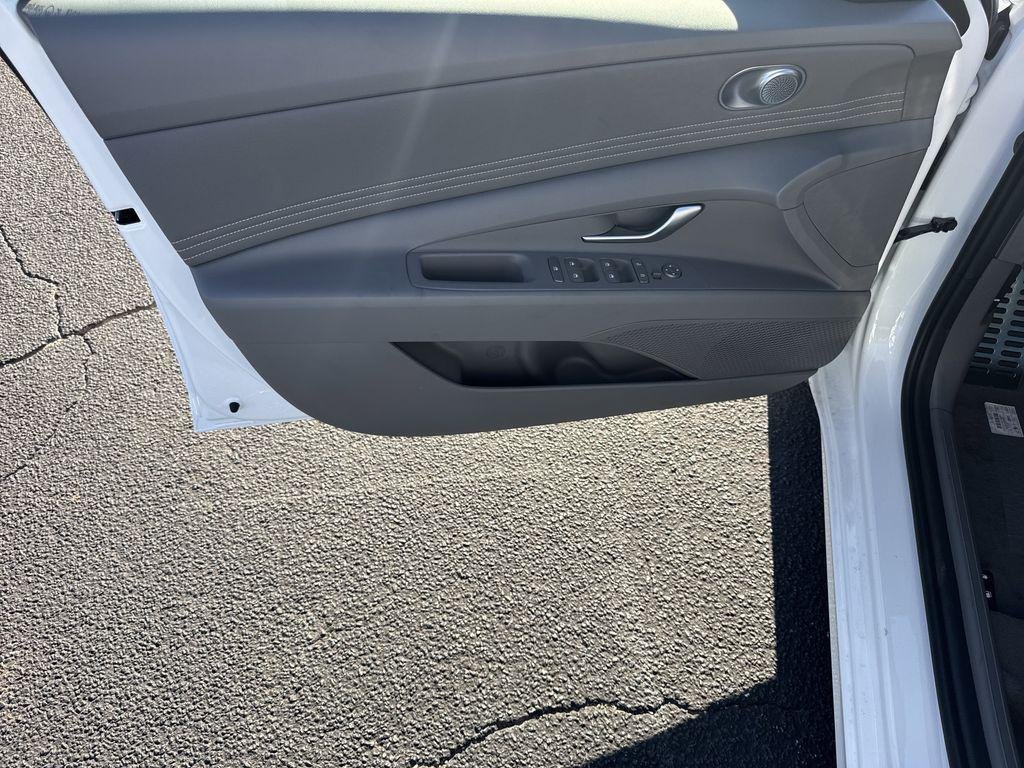 New 2026 White Hyundai SEL Sport image 10