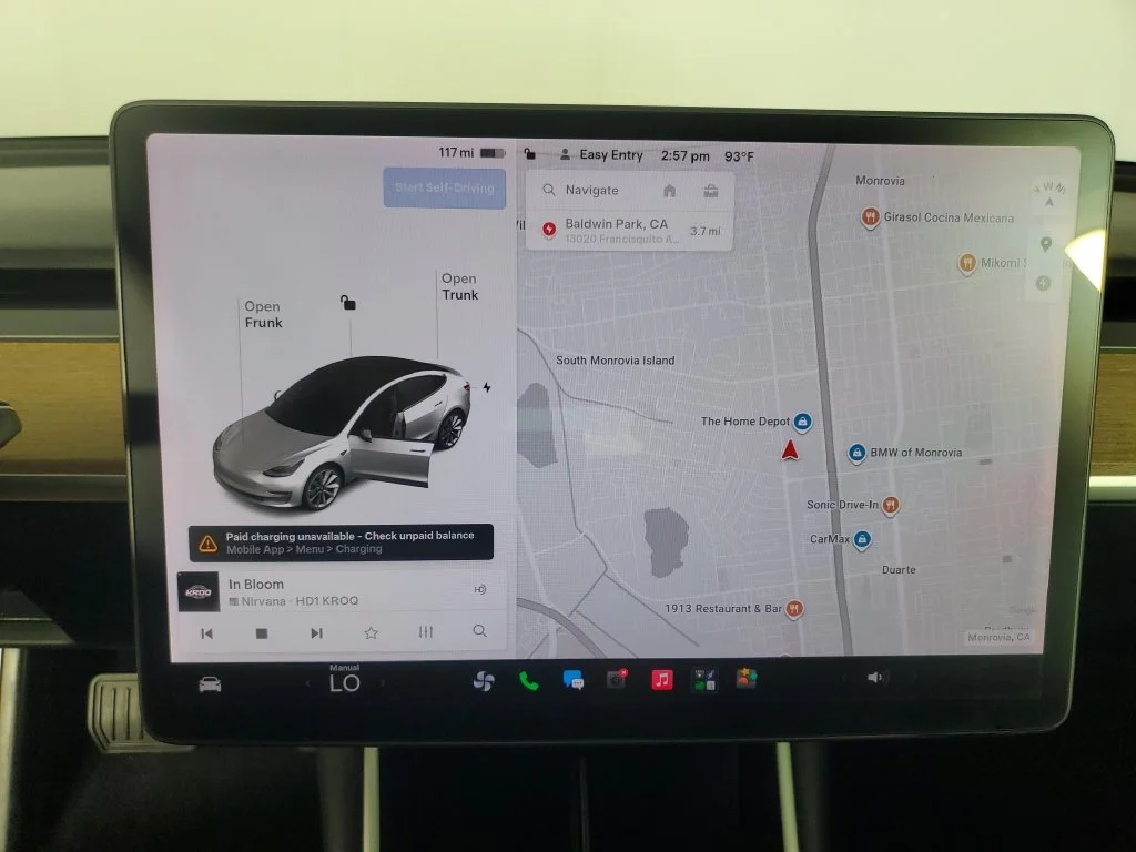 Used 2019  Tesla Standard Range Plus image 16