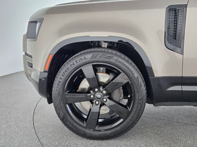 Used 2023 Gold Land Rover X-Dynamic SE image 9
