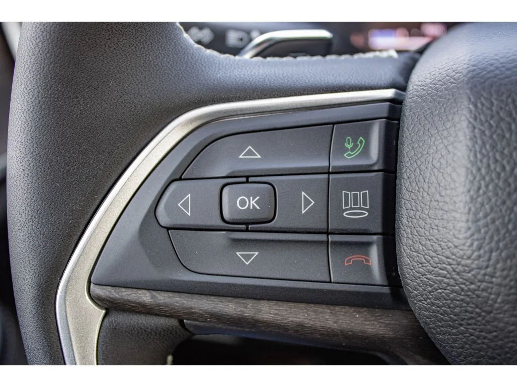 New 2026 Baltic Gray Metallic Clearcoat Jeep Laredo Altitude image 35