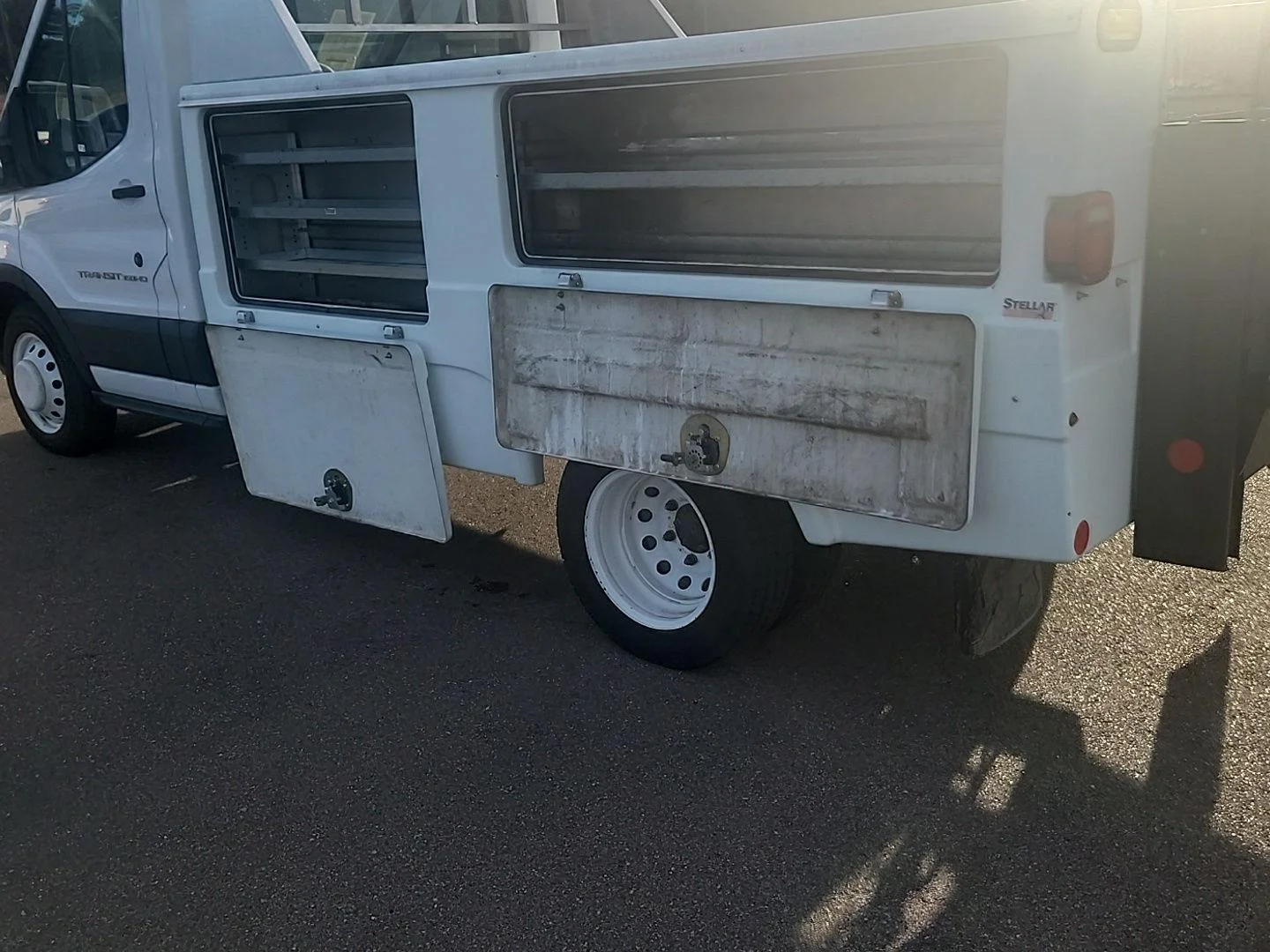 Used 2016 Oxford White Ford T-350 138" 9950 GVWR DRW image 12