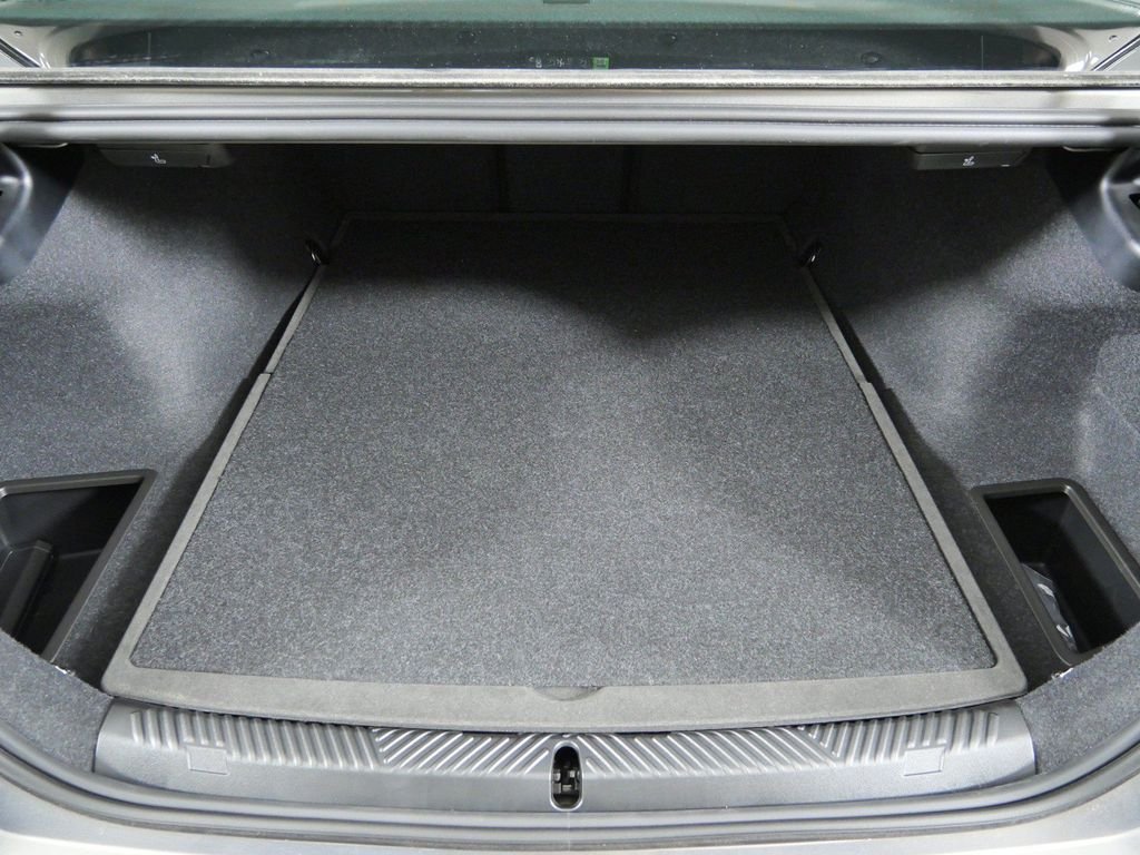 New 2027 Oxide Grey Metallic BMW 540i xDrive image 27