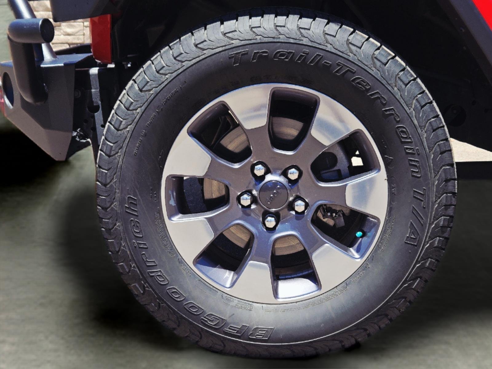 Used 2020 RED JEEP SAHARA image 10