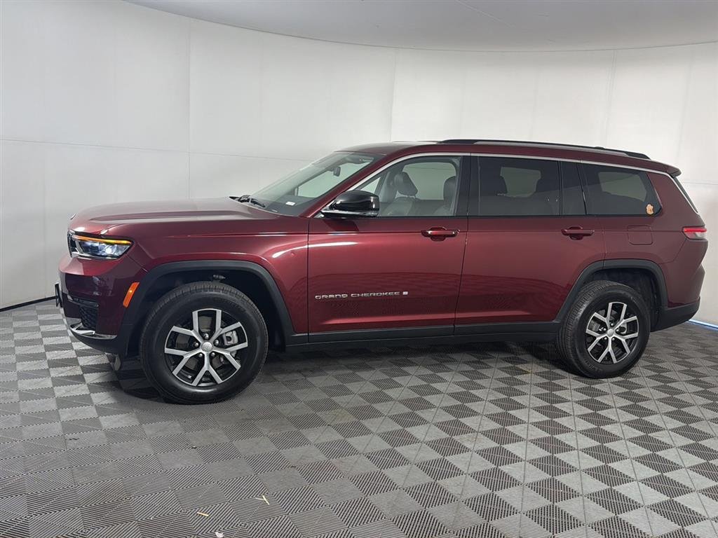 Used 2023 Velvet Red Pearlcoat Jeep Limited image 2