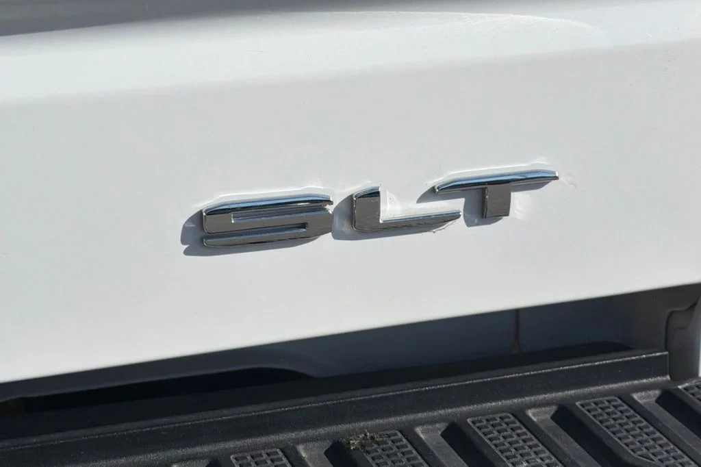 Used 2025 Summit White GMC SLT image 29