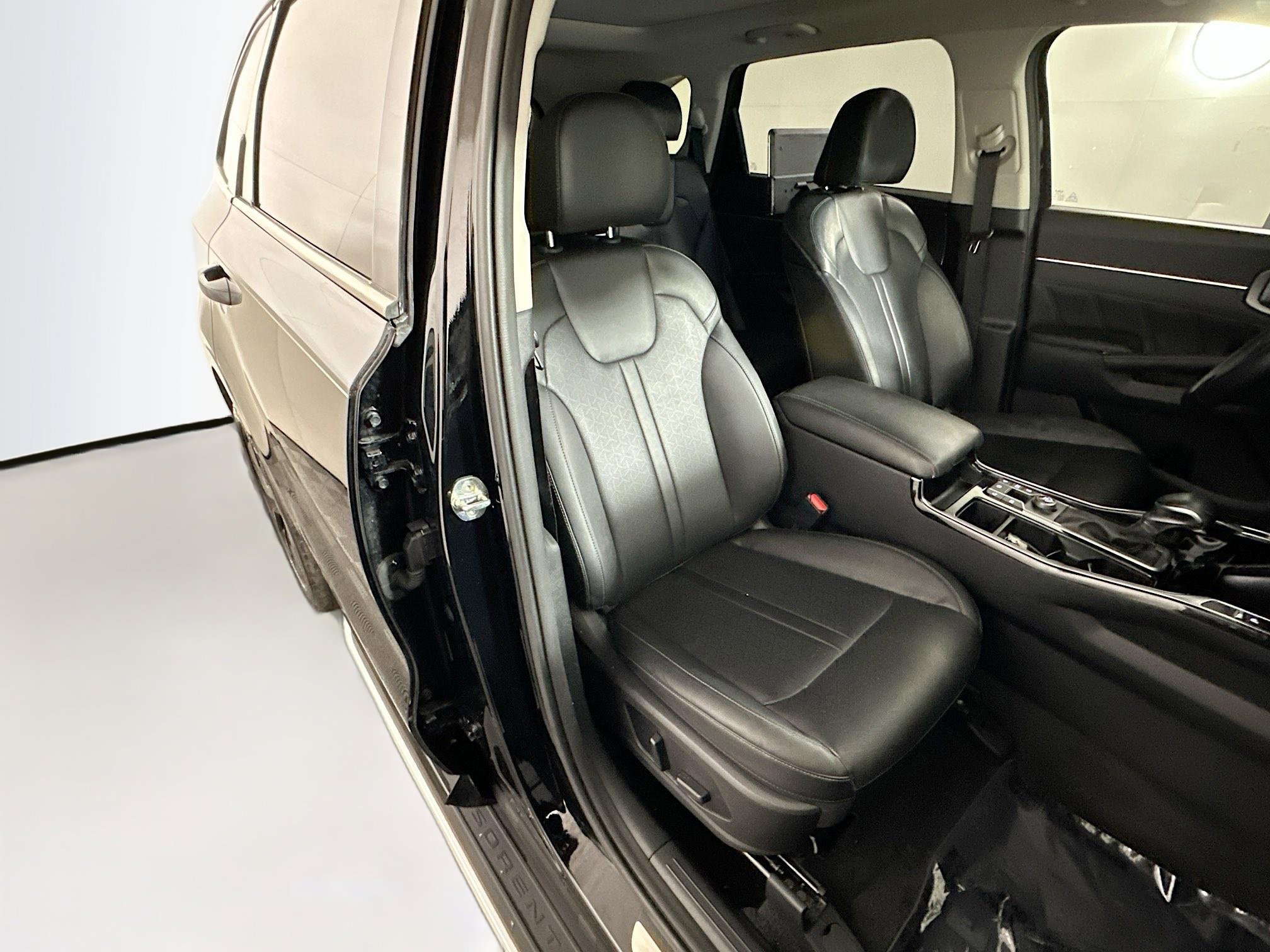 Used 2022 Ebony Black Kia SX image 28