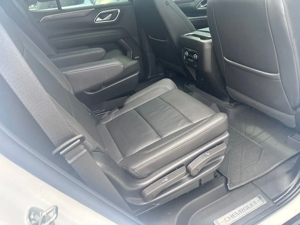 Used 2023 White Chevrolet Z71 image 12