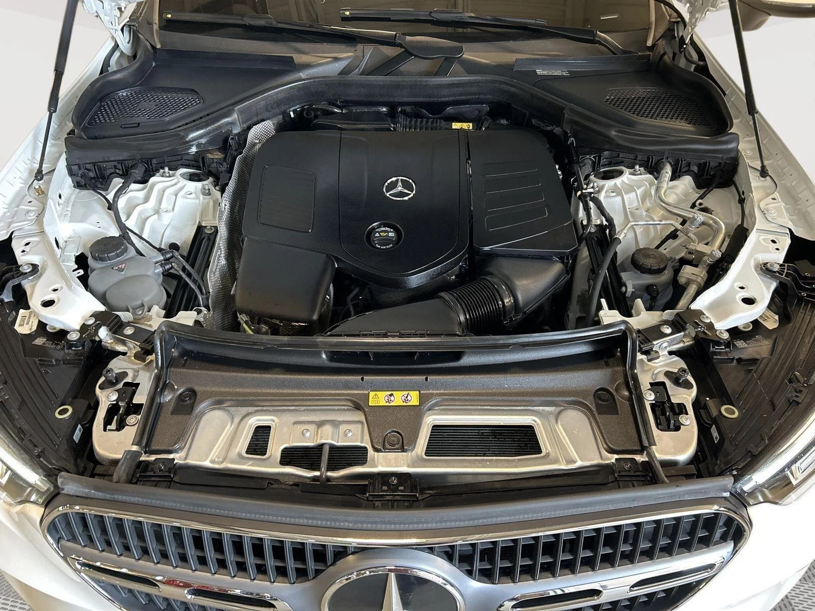 Certified Used 2024 Polar White Mercedes-Benz GLC 300 image 29