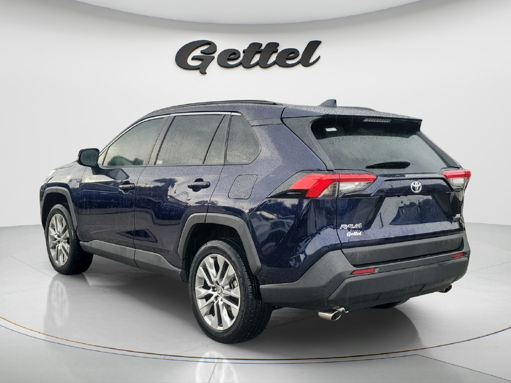 Certified Used 2022  Toyota XLE Premium image 7