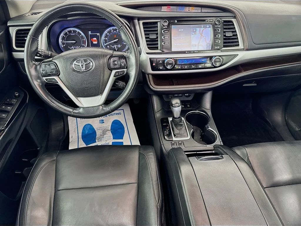 Used 2018 Gray Toyota XLE image 28