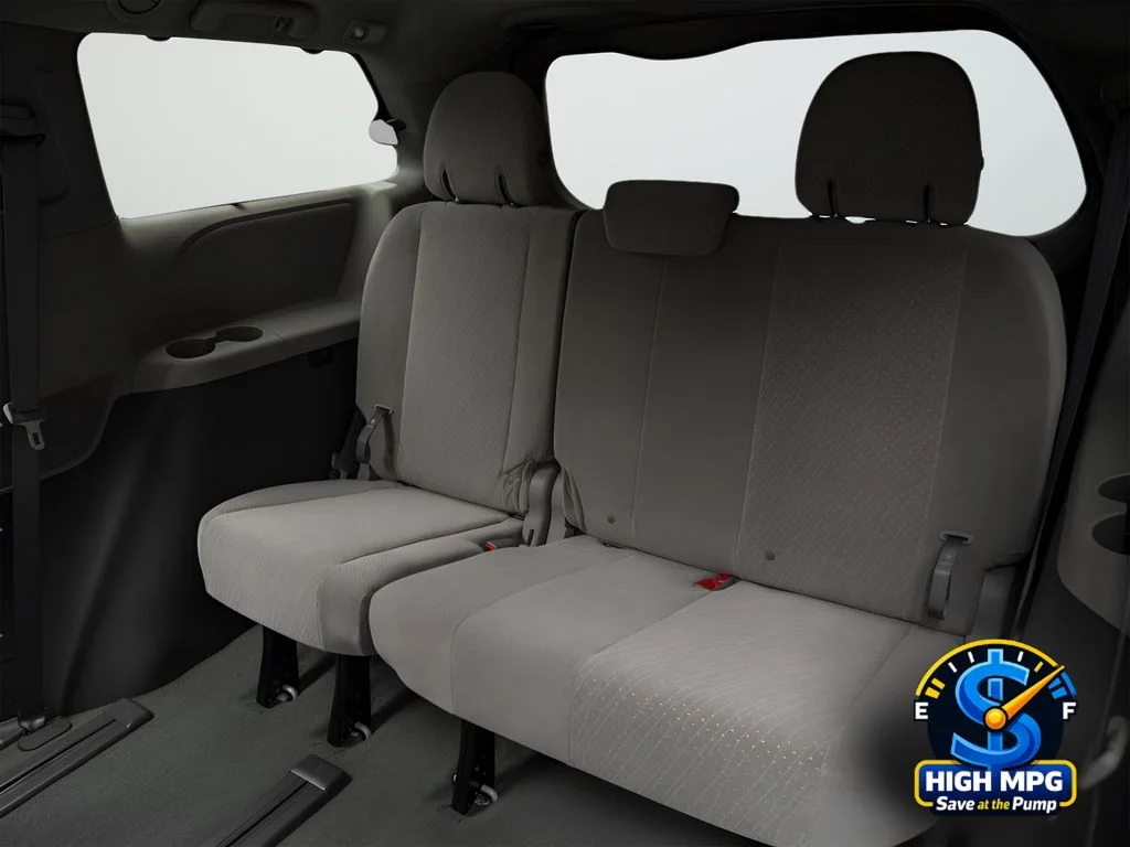 Used 2018 White Toyota LE image 19