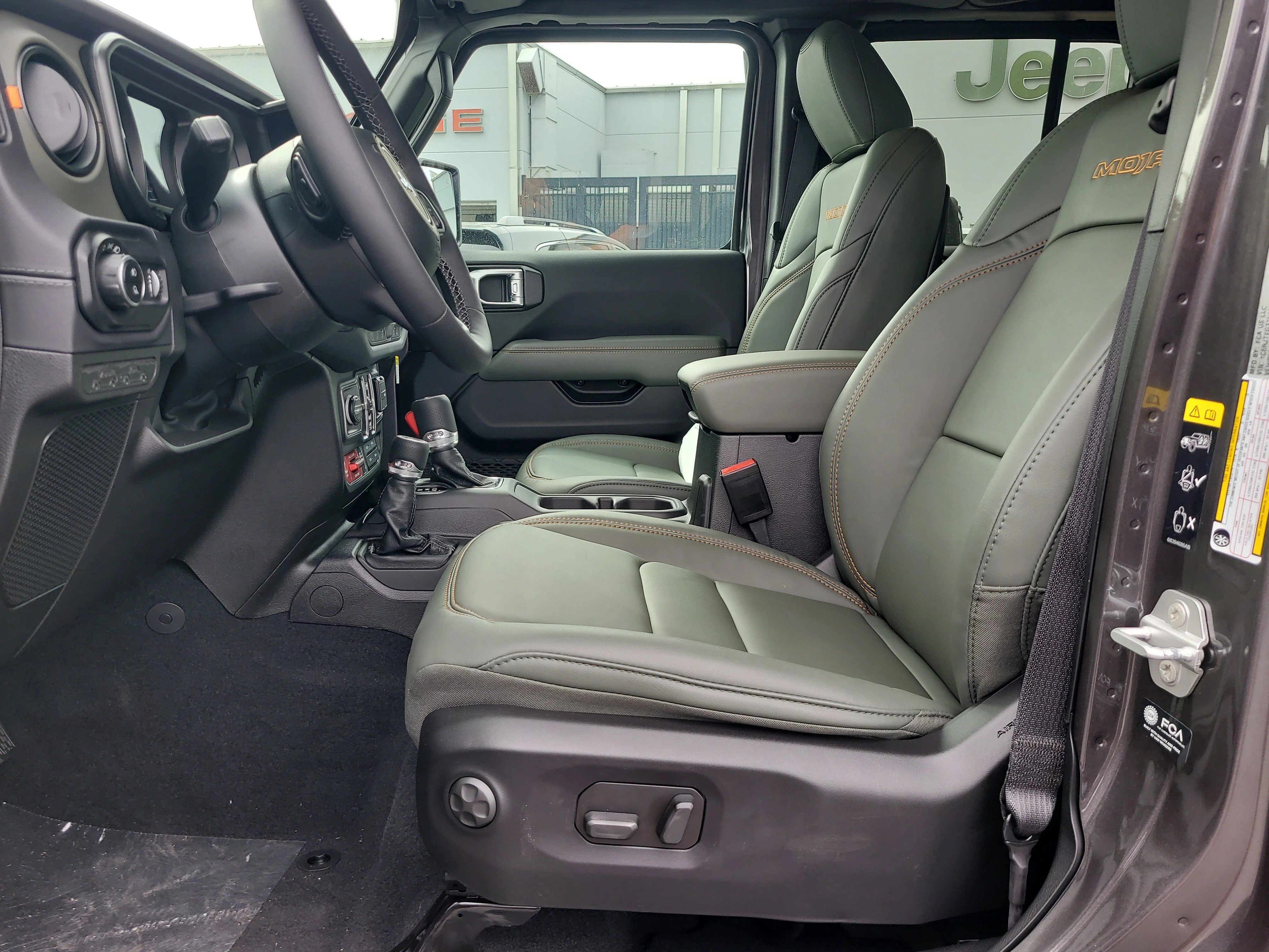 New 2026 Granite Crystal Metallic Clearcoat Jeep Mojave X image 13