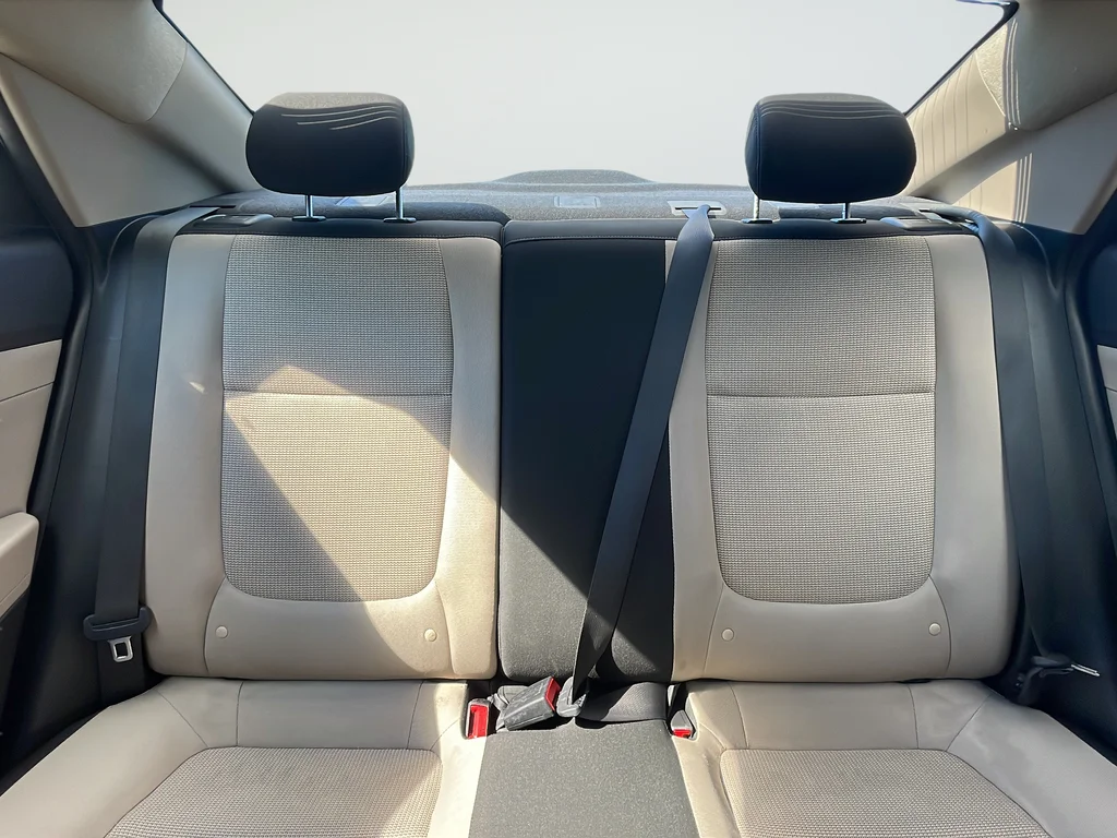 Used 2022 White Hyundai SEL image 28