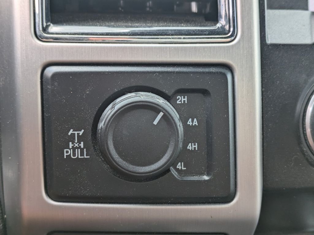 Used 2019 White Ford Platinum image 27
