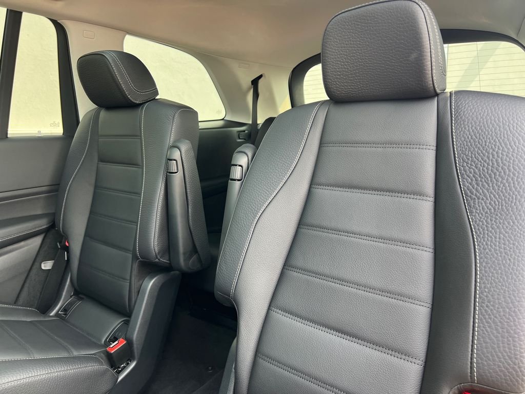 New 2026 MANUFAKTUR Moonlight White Metallic Mercedes-Benz GLS 450 image 27