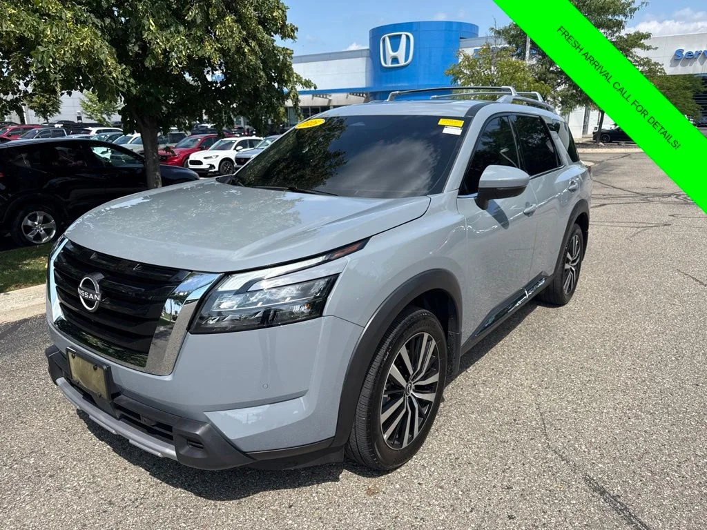 Used 2025 Boulder Gray Nissan Platinum image 34