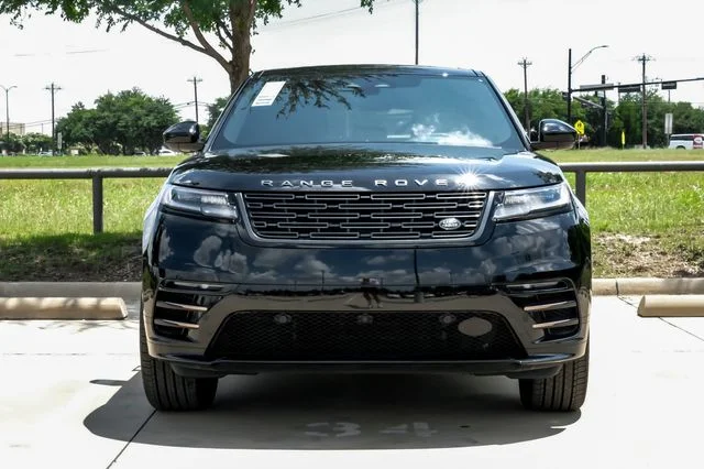 Certified Used 2025 Black Land Rover Dynamic SE image 5